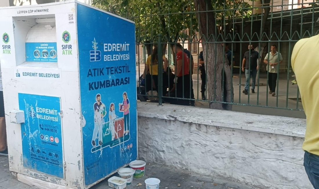Cami bahçesinde, 27 yaşındaki kadın ölü olarak bulundu Edremit’te bir kadın cami bahçesinde ölü olarak bulundu. Olay, Edremit