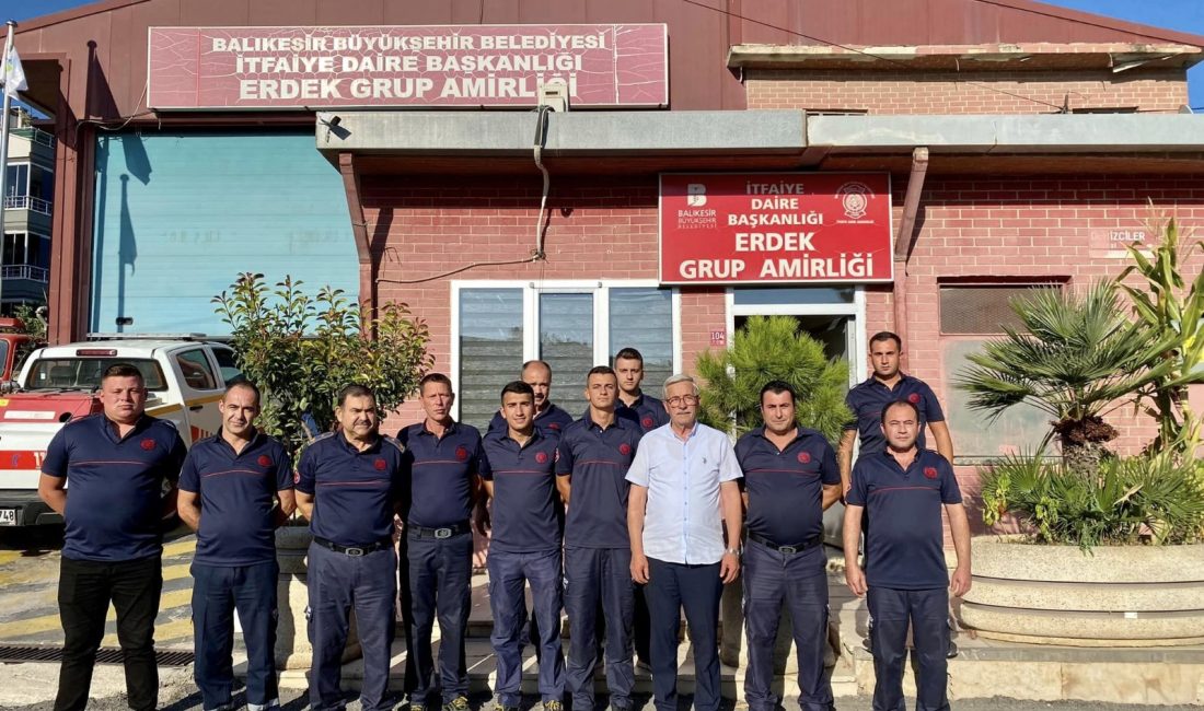 Karışık, Erdek’in pelerinsiz kahramanlarının haftasını kutladı İtfaiye haftası kapsamında Erdek İtfaiye Grup Amirliği personelleriyle bir araya