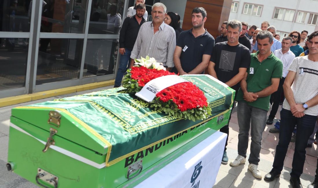 Bandırma Belediyesi, Duman için cenaze töreni düzenledi Geçirdiği trafik kazası sonucu hayatını kaybeden Bandırma Belediye personeli Halil