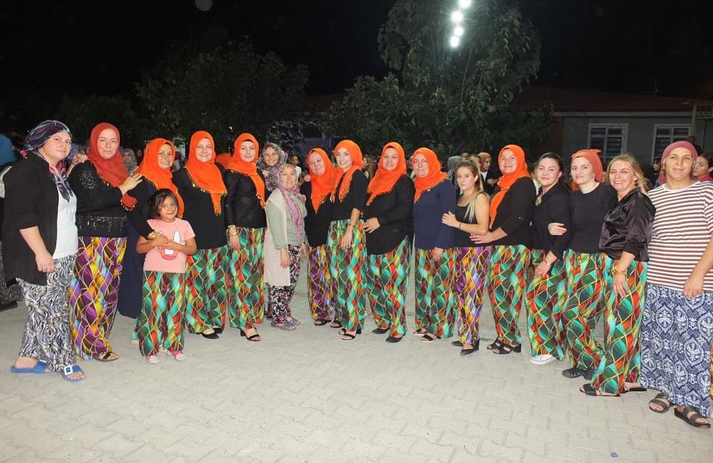 Balıkesir’de şalvarını giyen eğlenceye koştu Burhaniye’de, ilk kez düzenlenen şalvar eğlencesi büyük ilgi gördü. Cumhuriyet