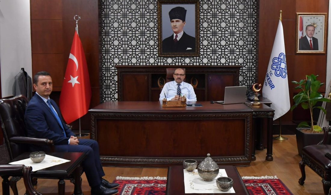 Yeni Müdür Karaduman, Ustaoğlu’nu ziyaret etti Görevine yeni başlayan Susurluk Şeker Fabrikası Müdürü Yavuz Karaduman, Vali
