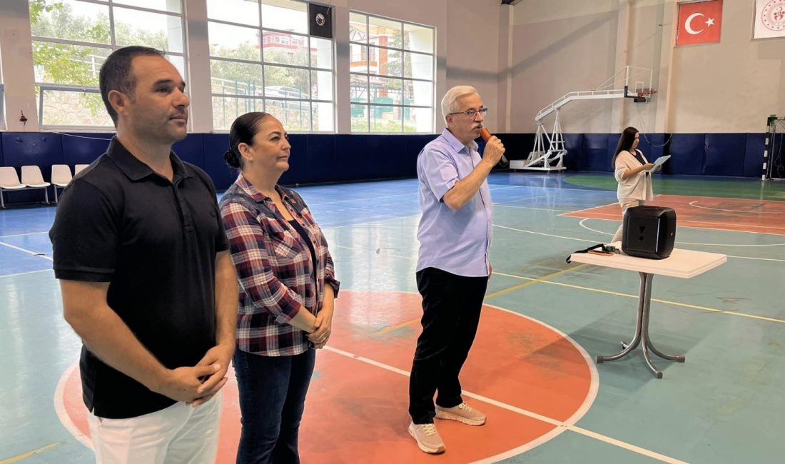 Erdek’te satranç turnuvası şampiyonları kupalarına kavuştu Erdek’te gerçekleştirilen satranç turnuvasının ödül töreninde dereceye giren sporculara madalya