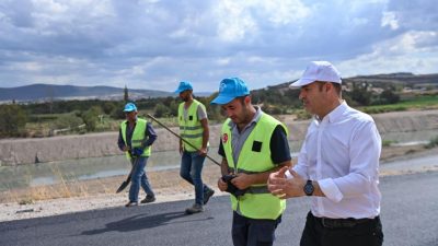 Balıkesir’in dört bir yanında ihtiyaç duyulan alanlarda sıcak asfalt çalışmalarıyla