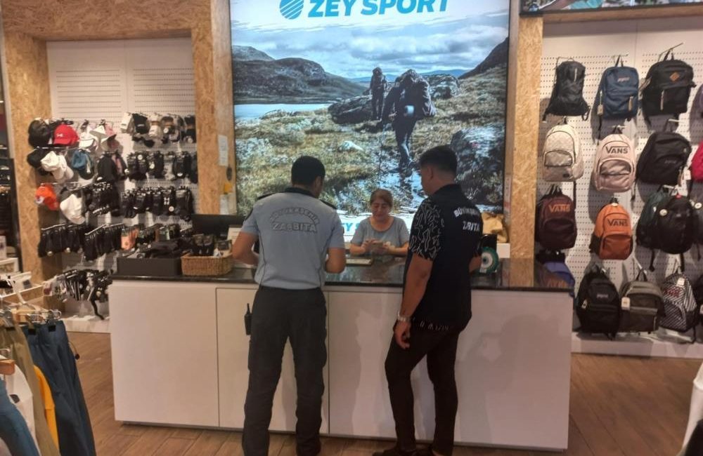 Balıkesir Büyükşehir Zabıtasından okul alışverişi mesaisi Yeni eğitim-öğretim yılının başlamasıyla birlikte vatandaşlar; kırtasiye malzemesi ve okul