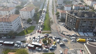 Bandırma’da Ordu Caddesi ve Atatürk Bulvarı üzerinde kesişen yerdeki kavşak,