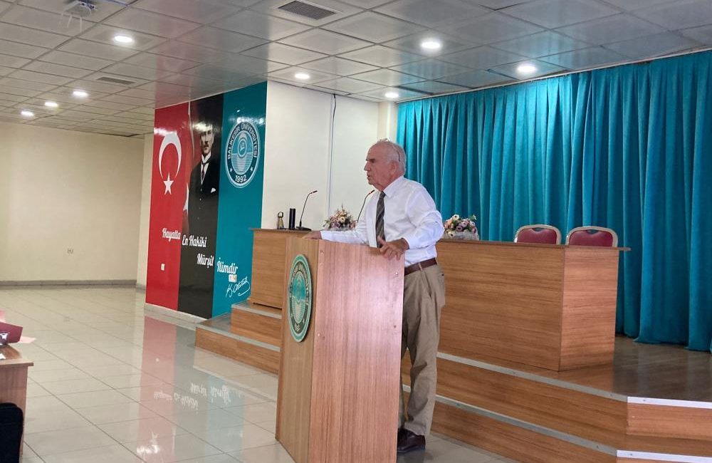 Burhaniye MYO’ da açılış dersi geleneği bu yılda devam etti Burhaniye de 2024-2025 Eğitim Öğretim Yılı başlangıcında Burhaniye Meslek Yüksekokulu’nda
