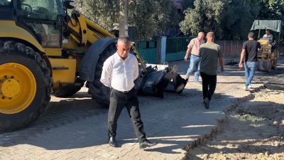 Doğalgaz çalışmalarının ardından başlatılan asfaltlama çalışmalarını yerinde inceleyen Manyas Belediye