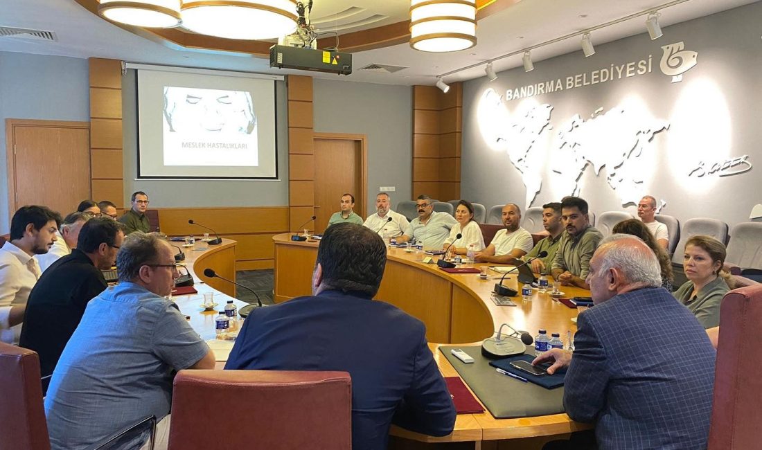 Bandırma Belediyesi’nde projeler ve iş güvenliği değerlendirildi Bandırma Belediyesi’nde daire müdürleri bir araya gelerek kent gelişimi ve