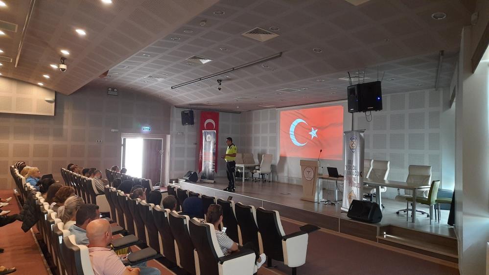 Balıkesir İl Sağlık personeline trafik eğitimi verildi Balıkesir İl Sağlık Müdürlüğü Konferans Salonu’nda, sağlık personeline yönelik kapsamlı