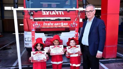Sındırgı’da anaokulu öğrencileri İtfaiye Haftası nedeniyle Balıkesir Büyükşehir Belediyesi İtfaiye