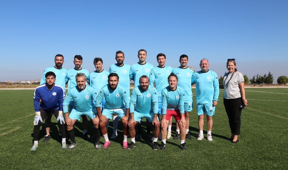 BANÜ dostluk maçında kıyasıya mücadele Bandırma Onyedi Eylül Üniversitesi’nde düzenlenen dostluk maçında, Bandırma Gençlerbirliği Masterlar