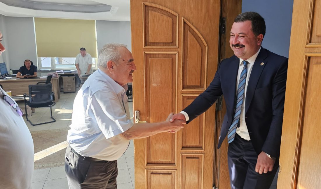 MHP Balıkesir Milletvekili Yüksel’den Bandırma çıkarması MHP Balıkesir Milletvekili Ekrem Gökay Yüksel, Bandırma Kaymakamı Engin Aksakal