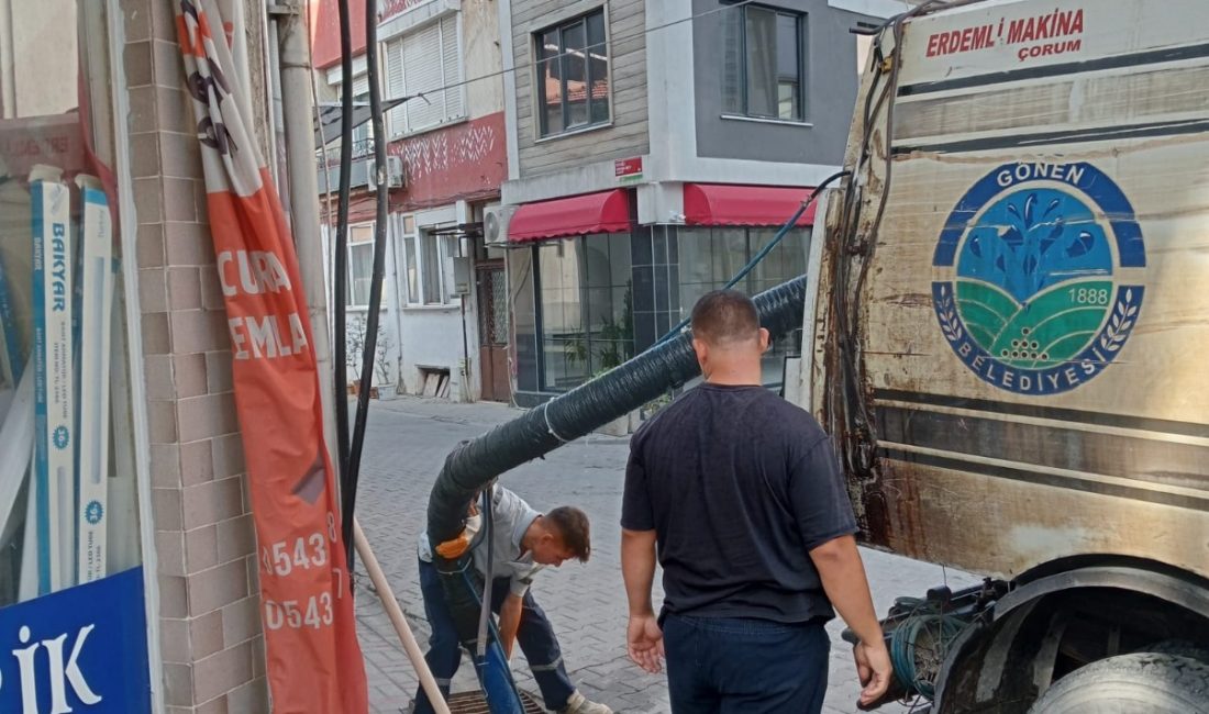 Gönen Belediyesi, kışa hazırlık çalışmalarını hızlandırdı Gönen Belediyesi tarafından su baskınlarını önlemek amacıyla ilçe genelinde rögar