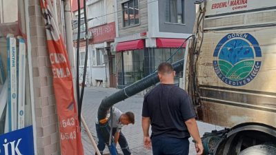 Gönen Belediyesi tarafından su baskınlarını önlemek amacıyla ilçe genelinde rögar