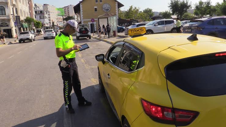 Bandırma’da 1 ayda 3 milyona yakın trafik cezası Bandırma İlçe Emniyet Müdürlüğü tarafından motosikletlere ve yüksek ses ile