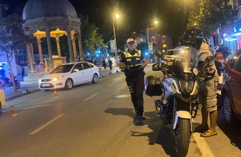 Emniyetten huzur denetimi Balıkesir İl Emniyet Müdürlüğü ekipleri halkın huzurunu sağlamak için denetimlerine