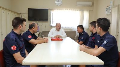 İtfaiye personellerini ziyaret eden Gönen Belediye Başkanı İbrahim Palaz, İtfaiyecilik