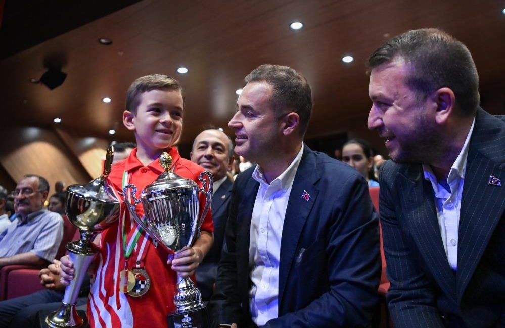Balıkesir’de Yaz Spor Okulları’nda görkemli kapanış Balıkesir Büyükşehir Belediyesi Yaz Spor Okulları kapanış töreni, Avlu Kongre