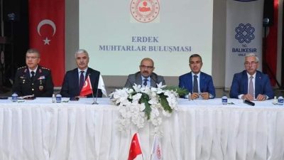 Balıkesir Valisi İsmail Ustaoğlu mahalle muhtarları ile bir araya geldiği