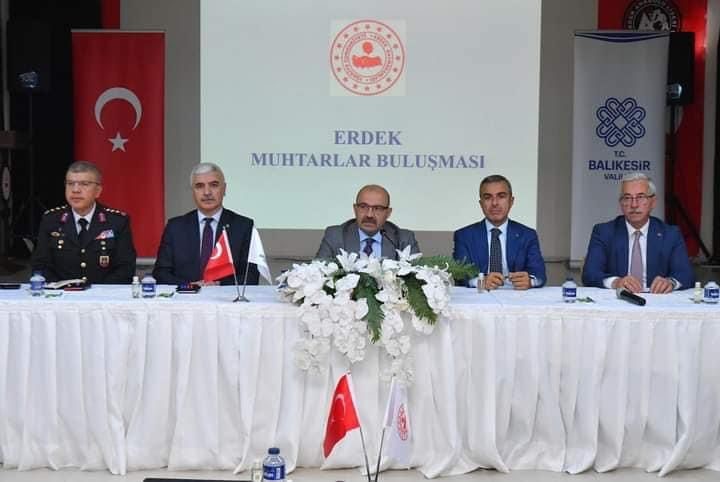Vali Ustaoğlu ve Kaymakam Atasoy Erdekli muhtarlarla buluştu Balıkesir Valisi İsmail Ustaoğlu mahalle muhtarları ile bir araya geldiği