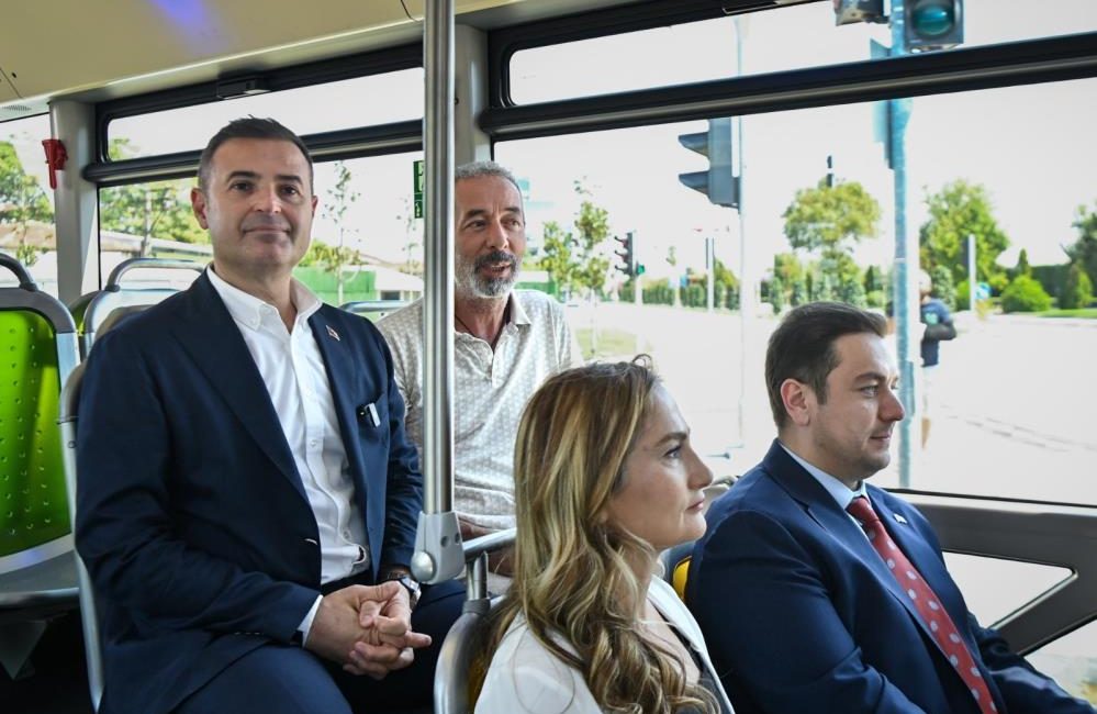 Balıkesir sokaklarında elektrikli otobüs dönemi başlayacak Balıkesir Büyükşehir Belediye Başkanı Ahmet Akın; çevresel etkileri azaltmak ve