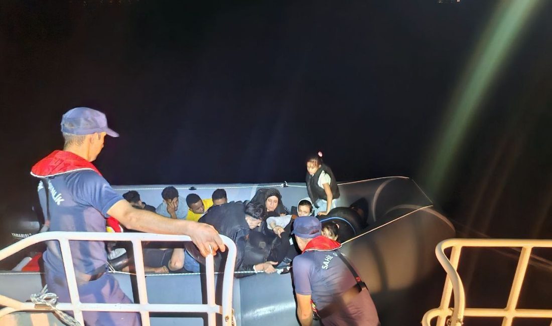 Ayvalık açıklarında 3’ü çocuk 14 düzensiz göçmen yakalandı Ayvalık açıklarında, yasa dışı yollarla Yunanistan’ın Midilli Adası’na gitmek isteyen