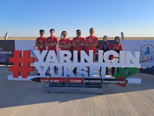 Balıkesirli öğrenciler, TEKNOFEST Roket yarışmasında Balıkesir Üniversitesi Mühendislik Fakültesi öğrencilerinden oluşan Misya Havacılık ve Uzay