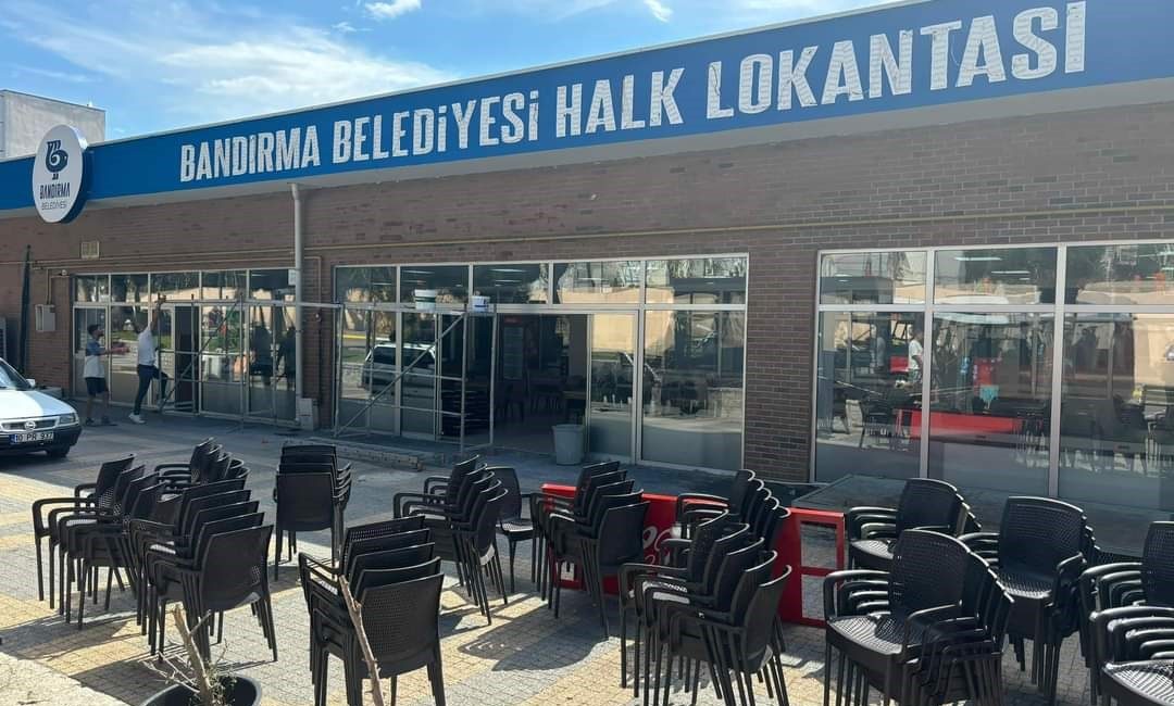 Bandırma Belediyesi Halk Lokantasını Açıyor Bandırma Belediyesi, vatandaşlarına ekonomik, sağlıklı ve lezzetli yemek seçenekleri sunmak