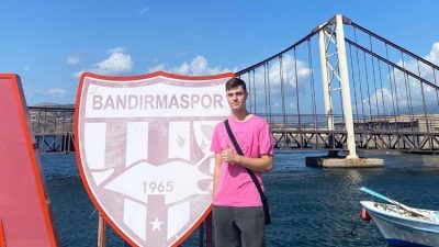 Ayvalık’lı 15 yaşındaki yetenekli kaleci başarılarıyla göz kamaştırıyor. Yetenekli sporcunun