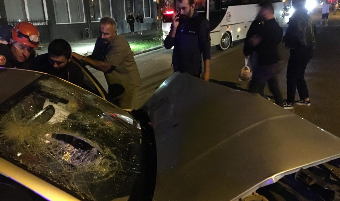 Bandırma’da yola hatalı çıkan araç kazaya sebebiyet verdi: 1 ölü, 2 ağır yaralı Bandırma’da hatalı olarak yola çıkan bir araç karşı yönden gelen