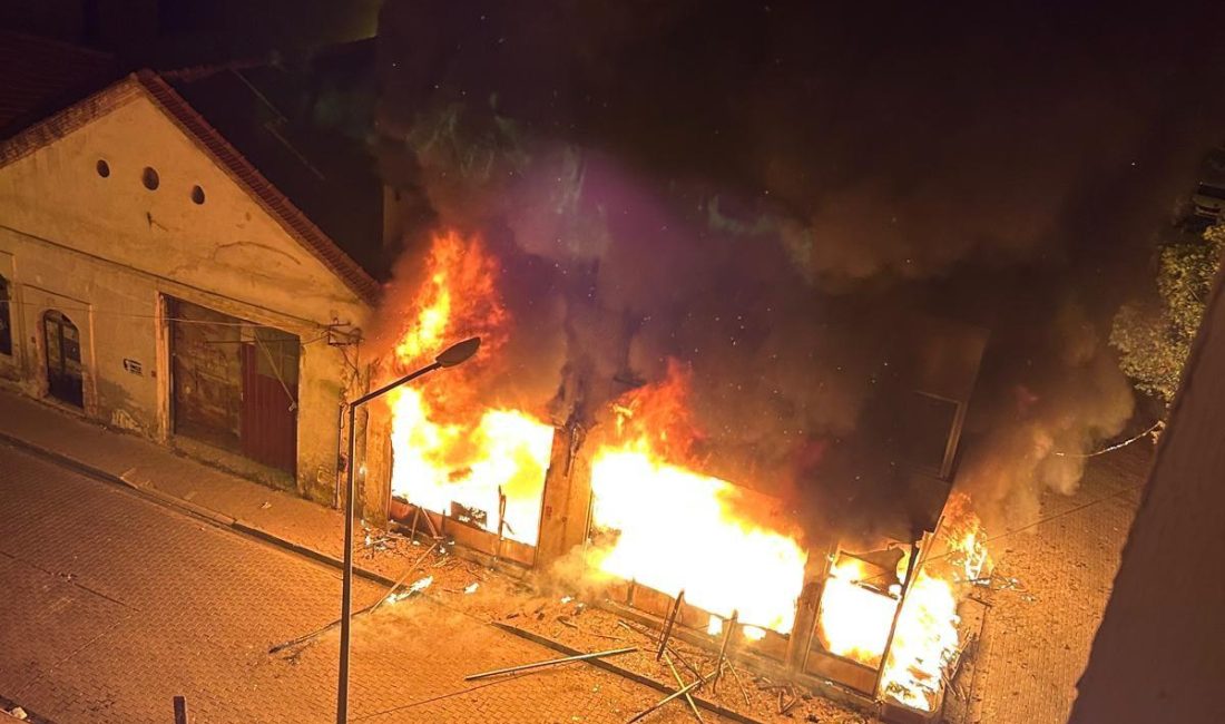 Balıkesir’de mobilya imalathanesi yangını korkuttu Burhaniye’de, bir mobilya imalathanesinde çıkan yangın korkuya neden oldu. Gece,