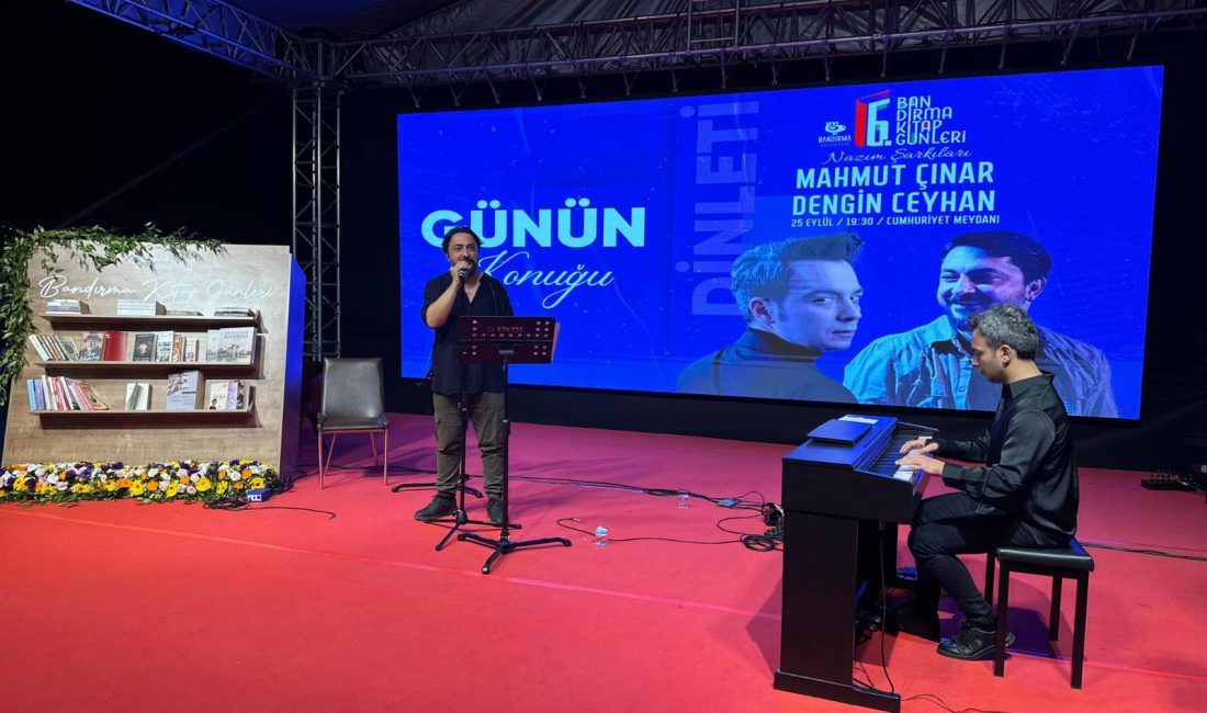Mahmut Çınar sesiyle Bandırma’da Nazım Hikmet rüzgarı estirdi 6’ncı Bandırma Kitap Günleri, Mahmut Çınar ve Dengin Ceyhan’ın Nazım