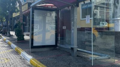 Bandırma’da bir otobüs durağı yakınında yerde hareketsiz yatan birini fark