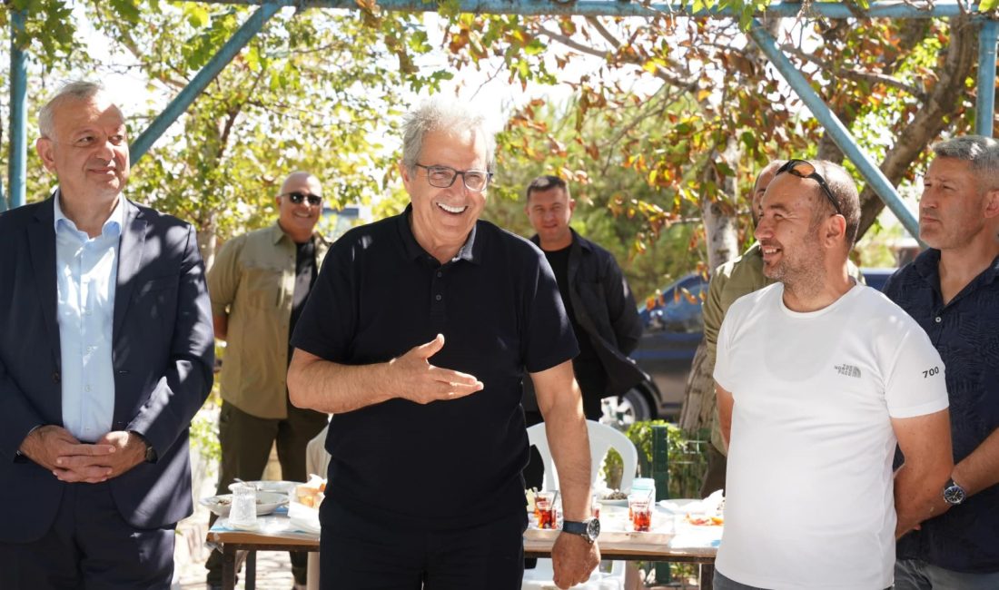 Başkan Mirza, belediye personelleriyle bir araya geldi Fen İşleri Birimi ile bir araya gelen Bandırma Belediye Başkanı