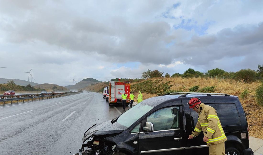 Susurluk’ta trafik kazasında 3 kişi yaralandı Susurluk’ta yağış nedeniyle kayganlaşan yolda meydana gelen trafik kazasında 3