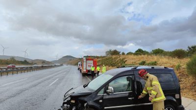 Susurluk’ta yağış nedeniyle kayganlaşan yolda meydana gelen trafik kazasında 3