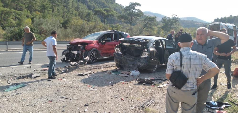 Otomobil park halindeki araçlara çarptı: 7 yaralı Havran’da bir otomobilin park halindeki iki araca çarptığı kazada 7