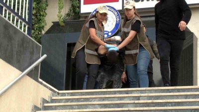 İstanbul Ümraniye’de yakalama sırasında çıkan arbede esnasında polis memurunun silahını