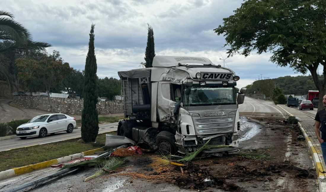 Erdek’te orta refüjü aşan tır karşı şeride geçti, sürücü yaralandı Erdek’te meydana gelen trafik kazasında muhtemel bir faciadan dönüldü. Direksiyon