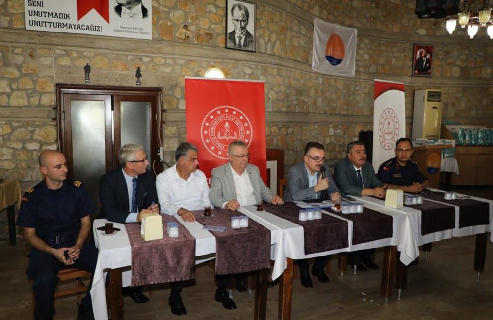 Edremit’te 2024-2025 eğitim-öğretim yılı güvenlik tedbirleri toplantısı yapıldı Edremit’te 2024-2025 eğitim ve öğretim yılı eğitim süreçlerinin güvenliğine ilişkin
