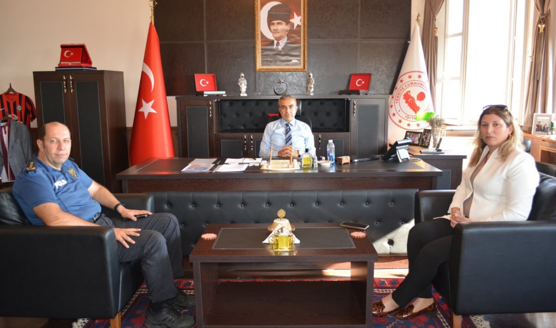 Yeni Erdek İlçe Emniyet Müdürü görevine başladı Yeni Erdek İlçe Emniyet Müdürü olarak atanan Özlem Küçükali, ilk