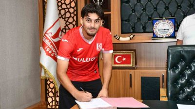 Balıkesirspor son olarak Avusturya Admira Wacker forması giyen sol stoper