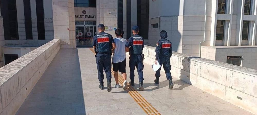 PKK/KCK propagandası yapan 1 kişi yakalandı Edremit’te PKK/KCK propagandası yaptığı gerekçesiyle hakkında yakalama kararı bulunan bir