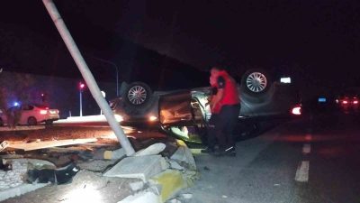 Balıkesir’de aracın hakimiyetini kaybederek test dönen araçta sürücü sıkıştığı yerden