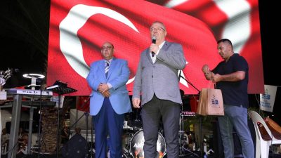 Edremit Belediyesi, Dünya Barış Günü’nü Altınoluk Cumhuriyet Meydanı’nda düzenlediği çeşitli