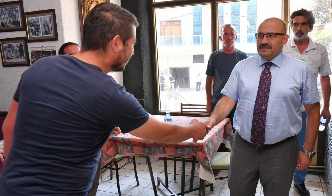 Ustaoğlu, Manyaslıların istek ve sorunlarını dinledi Manyas’a ziyaret programı düzenleyen Balıkesir Valisi İsmail Ustaoğlu, vatandaşlarla bir