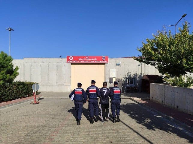 Firari suç makinesi cezaevine gönderildi Burhaniye’de 34 yıl 8 ay 11 gün kesinleşmiş hapis cezası