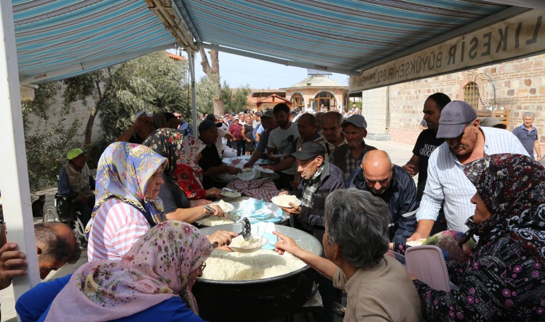 Ayvalık’ta yağmur duası Ayvalık’ta en büyük mahallesi Altınova’da kalabalık çiftçi ve vatandaşların katılımıyla