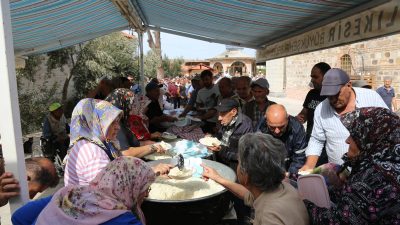 Ayvalık’ta en büyük mahallesi Altınova’da kalabalık çiftçi ve vatandaşların katılımıyla