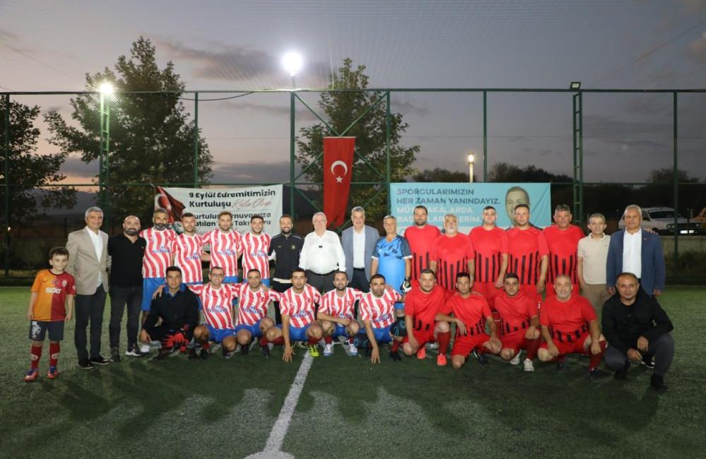 Edremit Belediyesi Cumhuriyet Kupası futbol turnuvası başladı Edremit Belediyesi tarafından 29 Ekim Cumhuriyet Bayramı dolayısıyla Müdürlükler arası